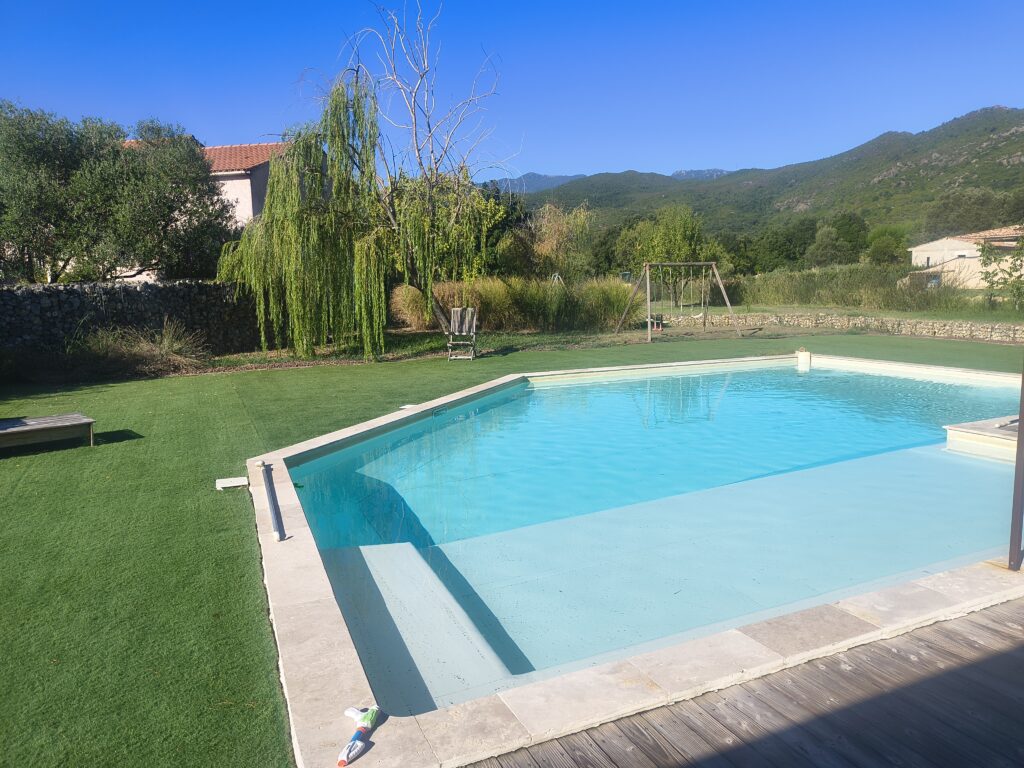 Piscine e case di u Puntale